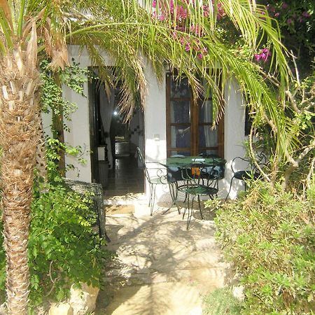 Uma Casa A Beira Sol Bed and Breakfast Lagos Exteriör bild
