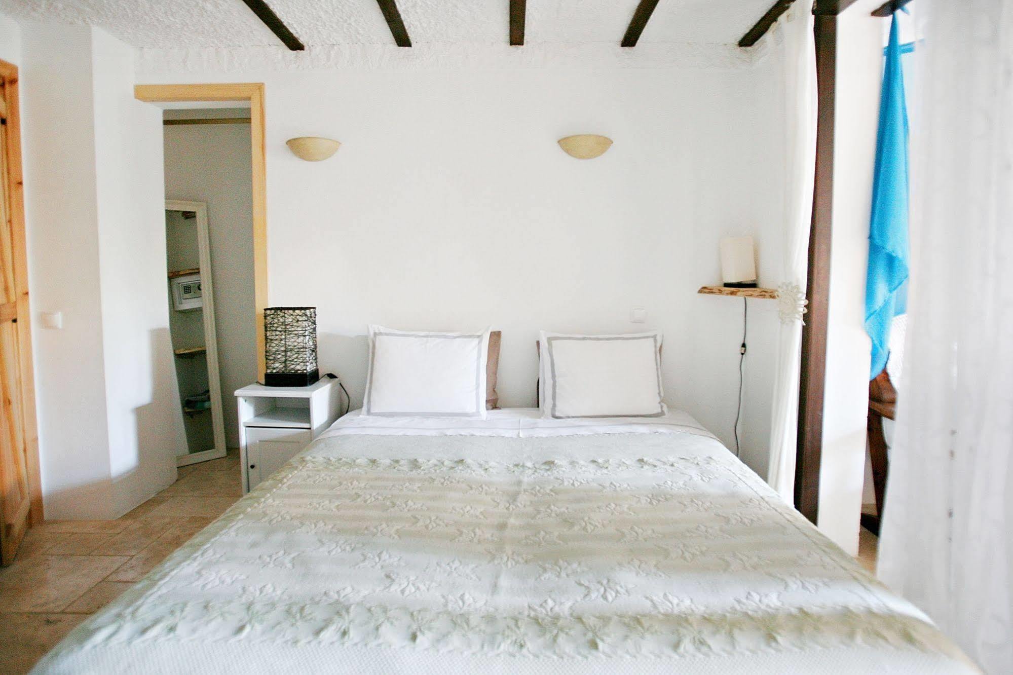 Uma Casa A Beira Sol Bed and Breakfast Lagos Exteriör bild