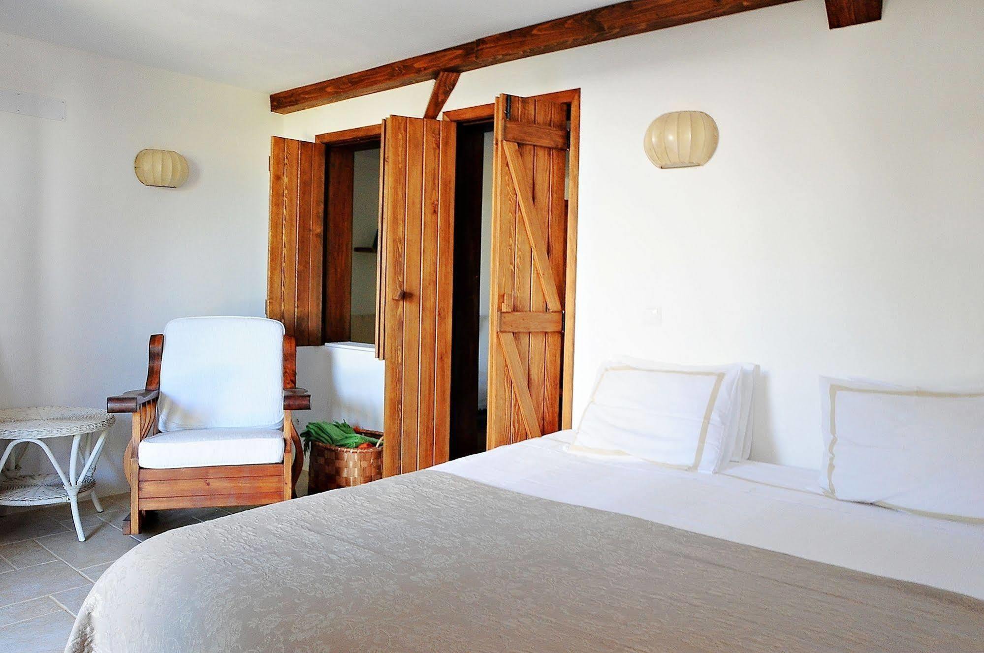 Uma Casa A Beira Sol Bed and Breakfast Lagos Exteriör bild